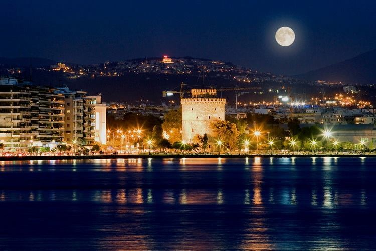 Η σύγχρονη Θεσσαλονίκη. "Βραδινή με πανσέληνο"
